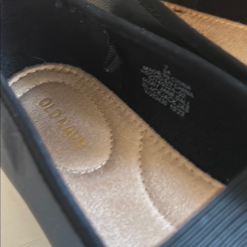 Classic Black Women's Mary-Jane Ballet Flats - Picture 4 of 4